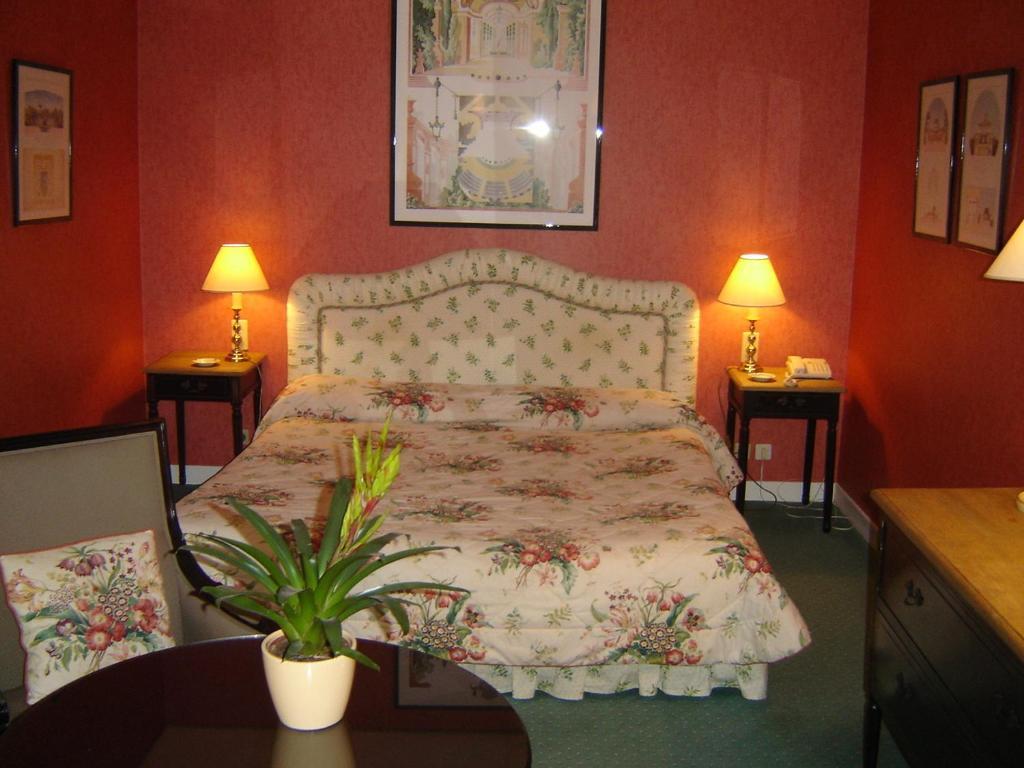 Auberge Des Templiers Boismorand Bilik gambar